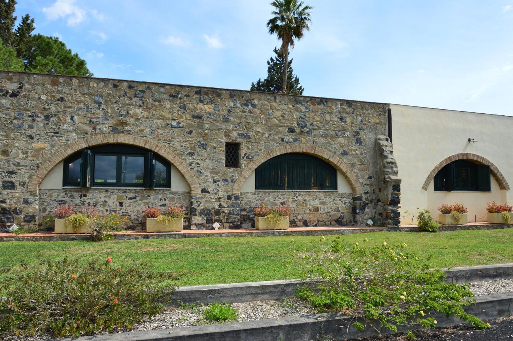 Antico Borgo Etneo Country Hotel カラタビアーノ エクステリア 写真
