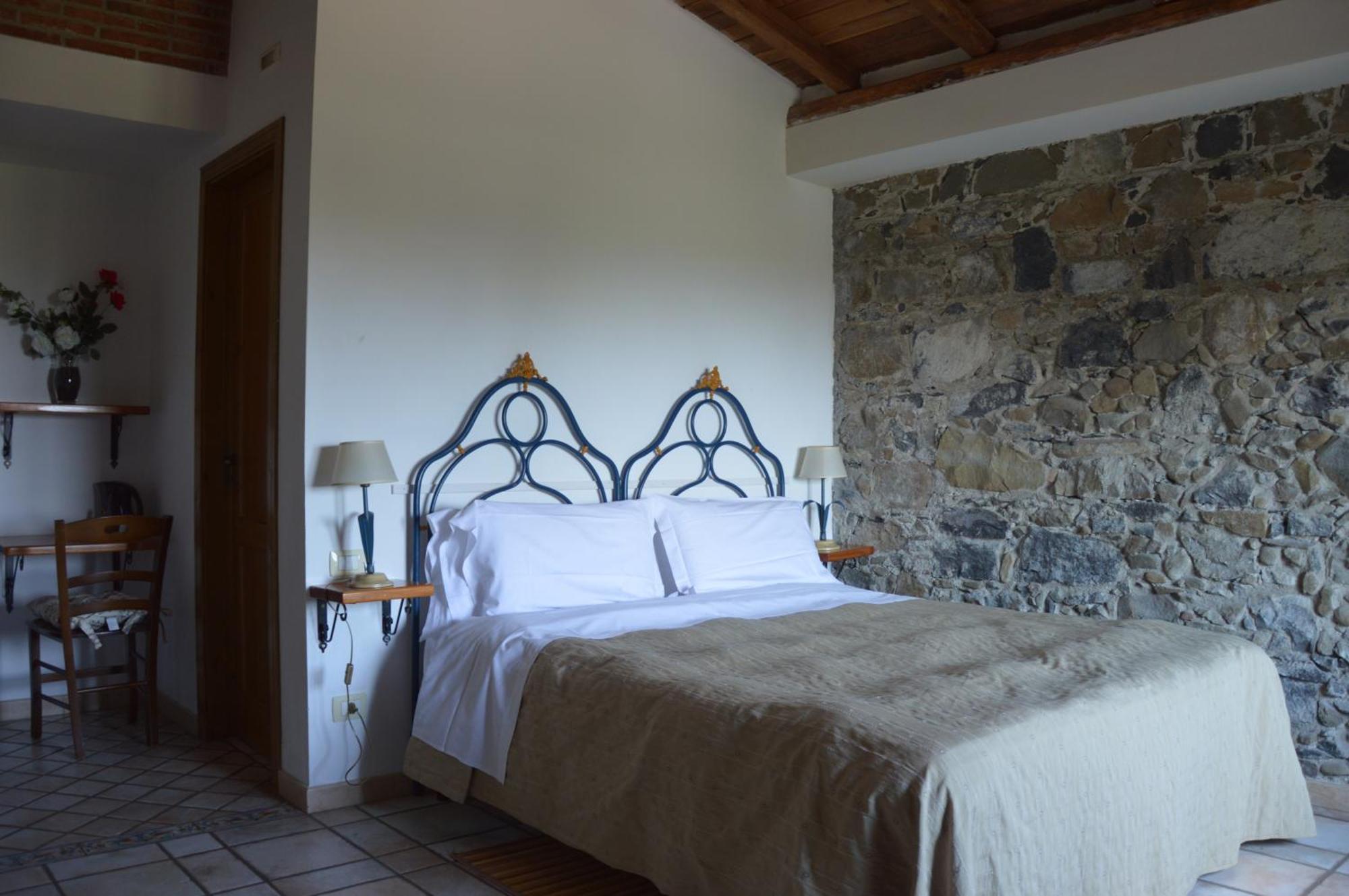 Antico Borgo Etneo Country Hotel カラタビアーノ エクステリア 写真