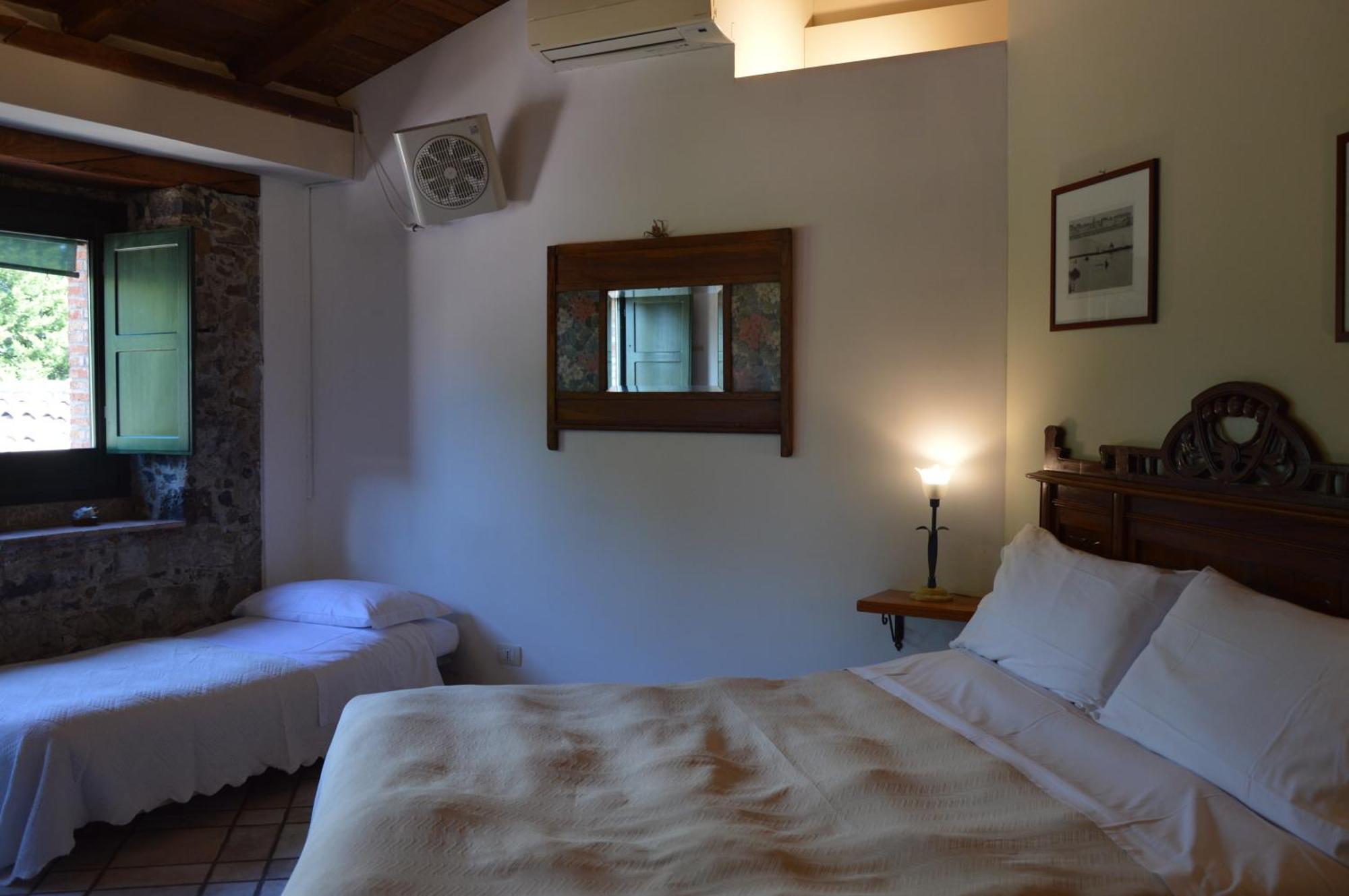Antico Borgo Etneo Country Hotel カラタビアーノ エクステリア 写真