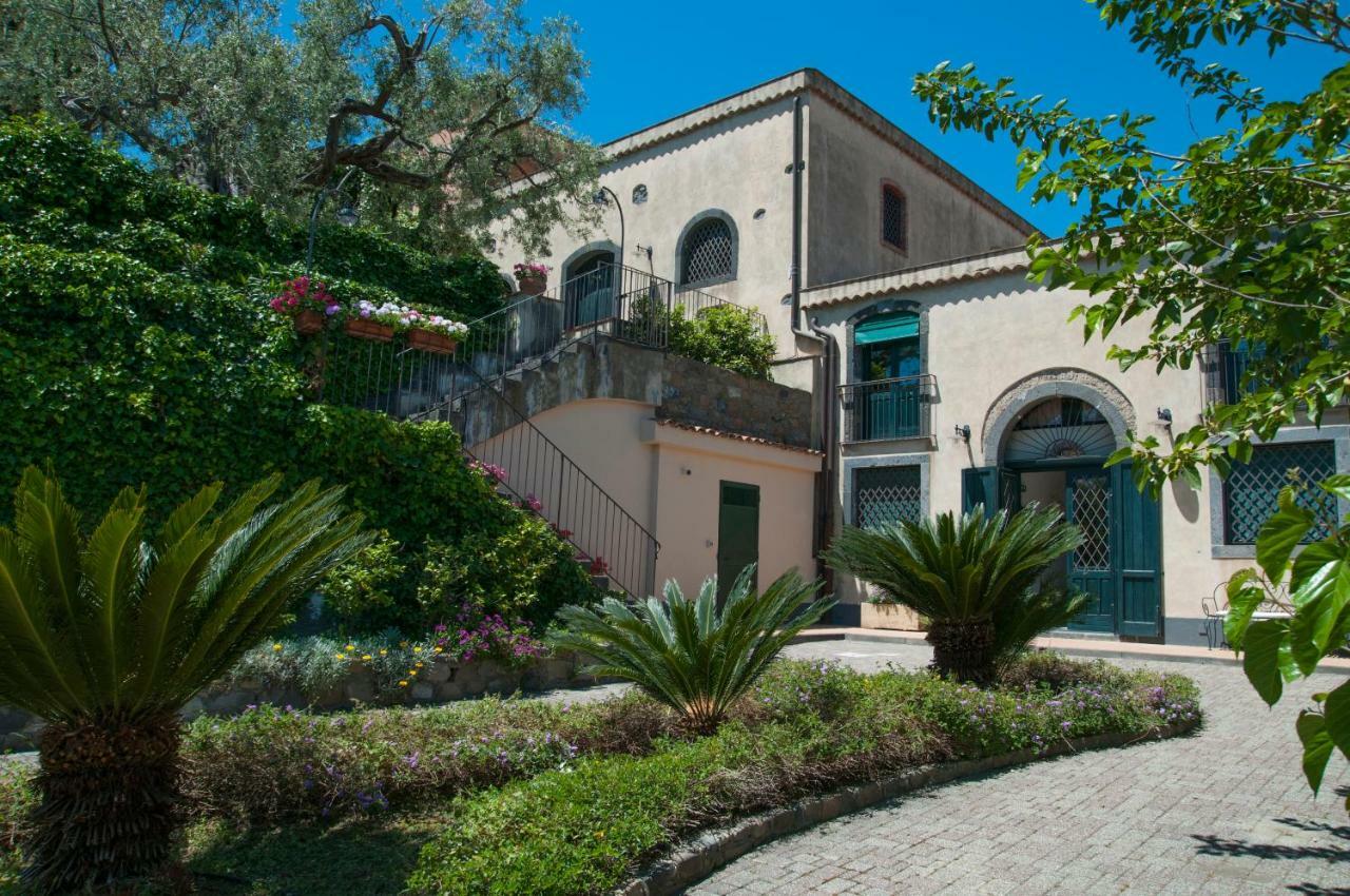 Antico Borgo Etneo Country Hotel カラタビアーノ エクステリア 写真