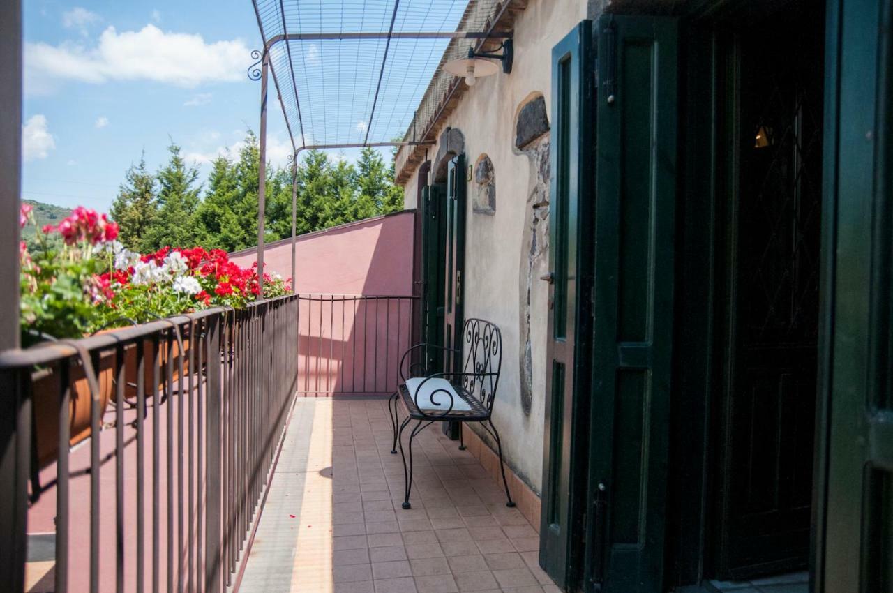 Antico Borgo Etneo Country Hotel カラタビアーノ エクステリア 写真